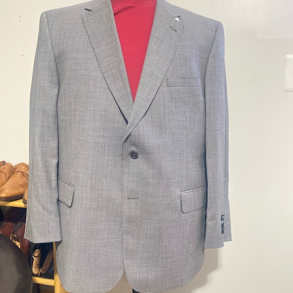 Suit 48 regular 2 pieces Jos A bank 100 wool super fine price is negotiable - Picture 6 of 6